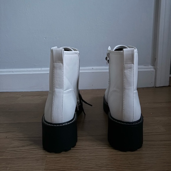 Women's White and Black Lace-Up Boots - Picture 3 of 4